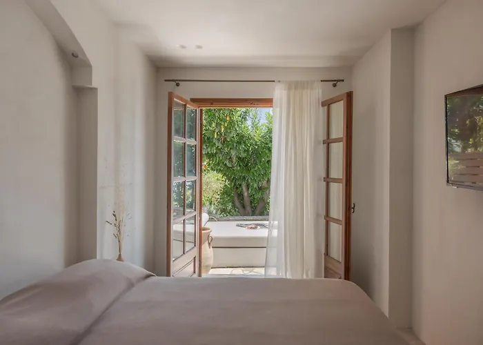 Om Living Pelion
