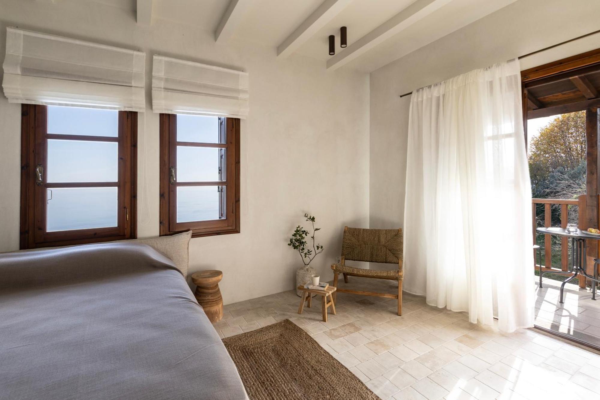 Om Living Pelion *
