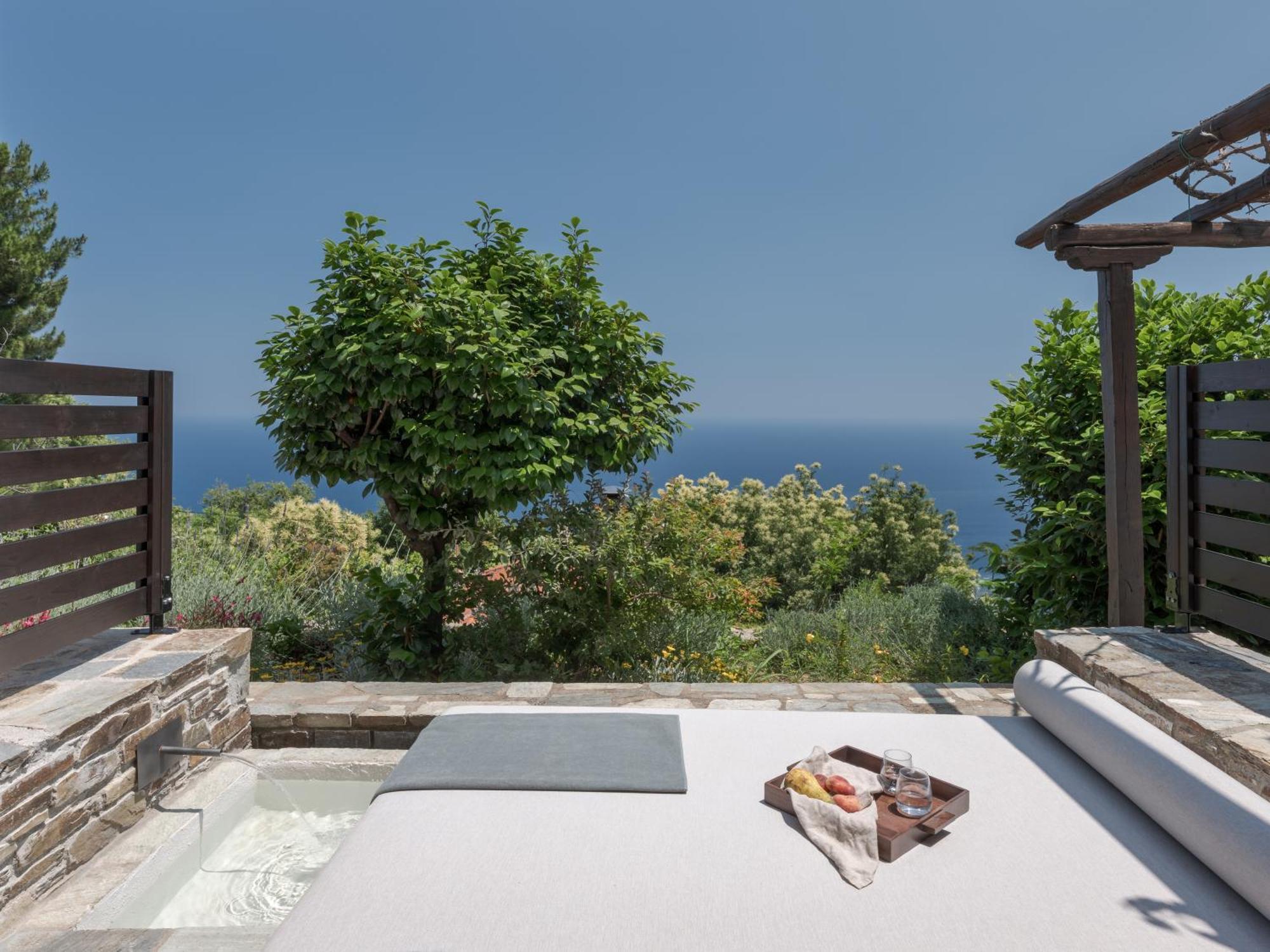 Om Living Pelion